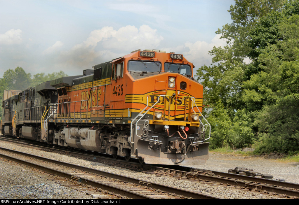 BNSF 4438